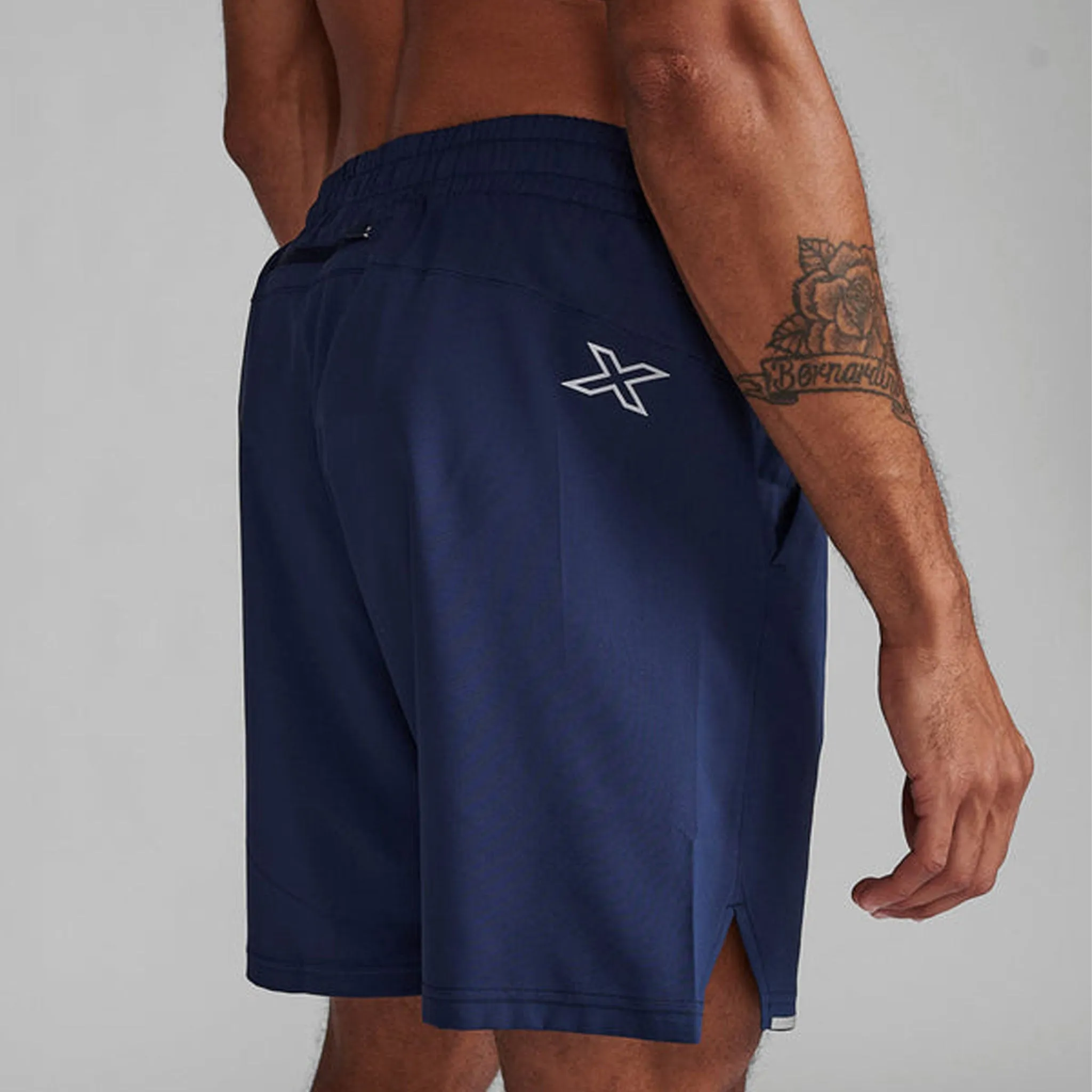 2XU | Men's Aero 7 Inch Shorts - Midnight/Silver Reflective