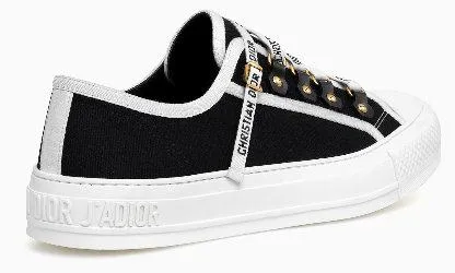 Low-Top Trainer in White or Black Canvas