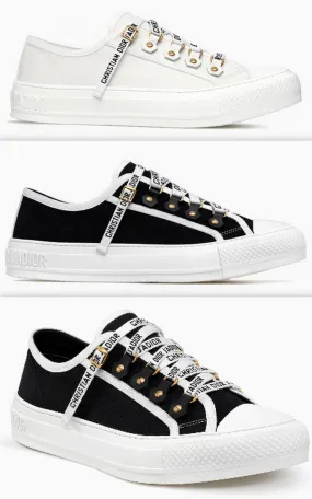 Low-Top Trainer in White or Black Canvas